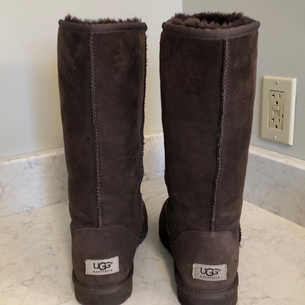 Classic tall Uggs brown